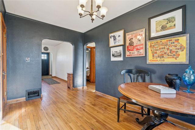 1051 35th Street NE, Cedar Rapids, IA 52402