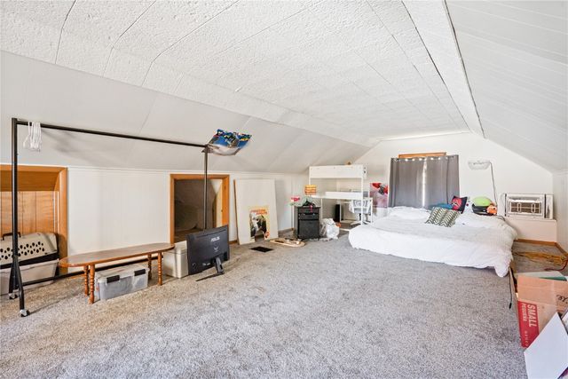 1051 35th Street NE, Cedar Rapids, IA 52402