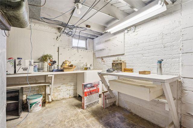 1051 35th Street NE, Cedar Rapids, IA 52402