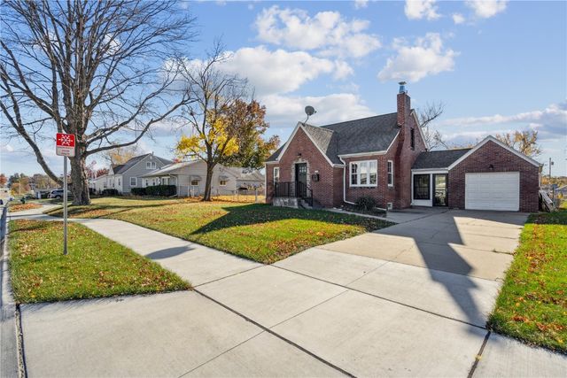 1051 35th Street NE, Cedar Rapids, IA 52402