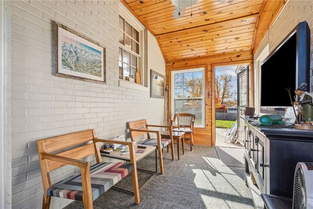 1051 35th Street NE, Cedar Rapids, IA 52402