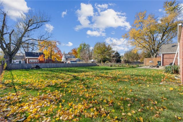 1051 35th Street NE, Cedar Rapids, IA 52402