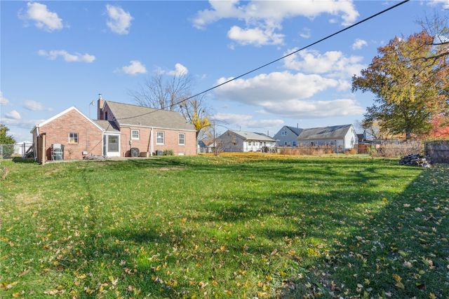 1051 35th Street NE, Cedar Rapids, IA 52402