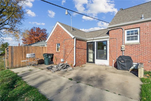 1051 35th Street NE, Cedar Rapids, IA 52402