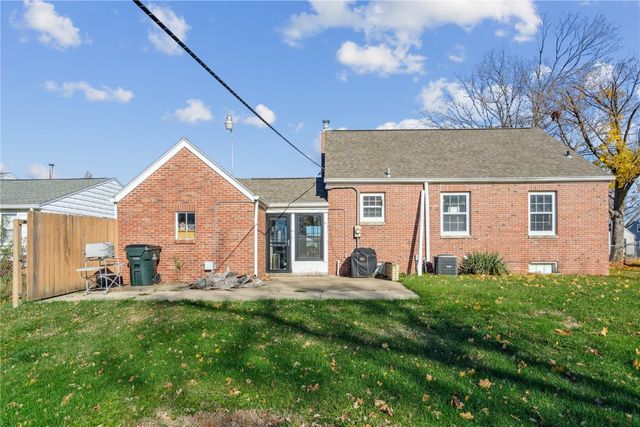 1051 35th Street NE, Cedar Rapids, IA 52402