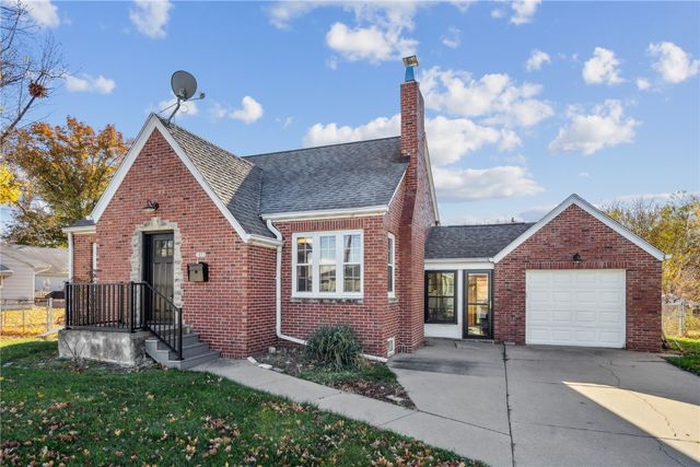 1051 35th Street NE, Cedar Rapids, IA 52402