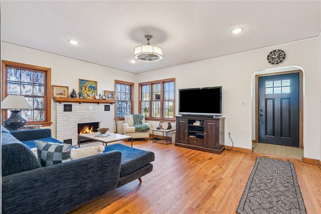 1051 35th Street NE, Cedar Rapids, IA 52402