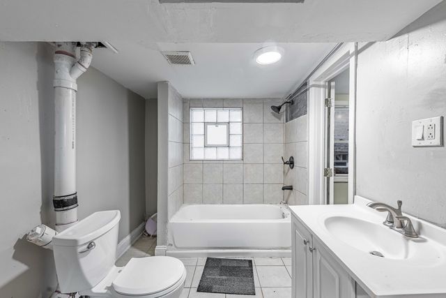 9020 S University Avenue, Chicago, IL 60619