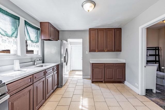 9020 S University Avenue, Chicago, IL 60619