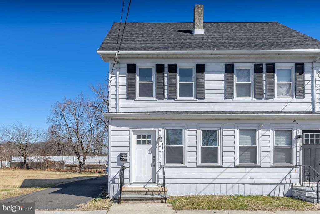 229 BROAD ST, Swedesboro, NJ 08085