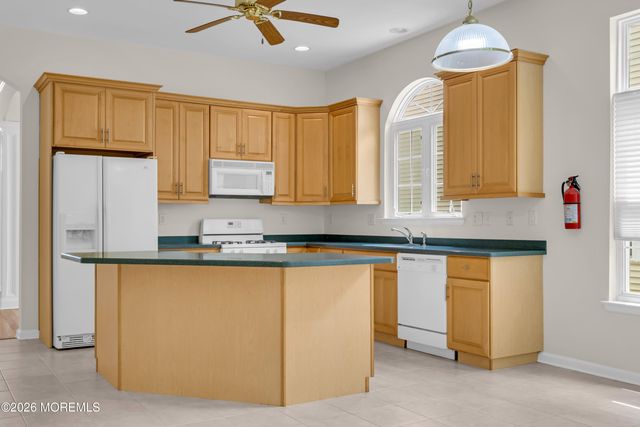 39 Plymouth Way, Barnegat, NJ 08005
