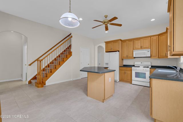 39 Plymouth Way, Barnegat, NJ 08005