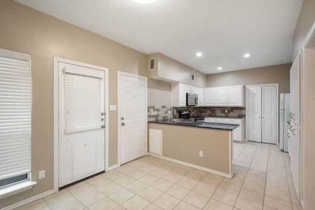 2221 Meadowstone Drive, Carrollton, TX 75006