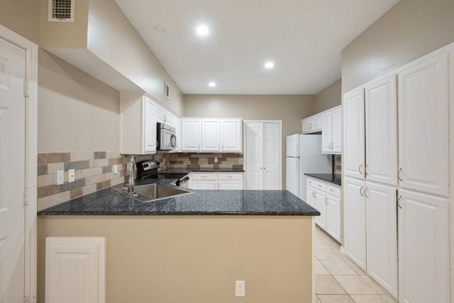 2221 Meadowstone Drive, Carrollton, TX 75006