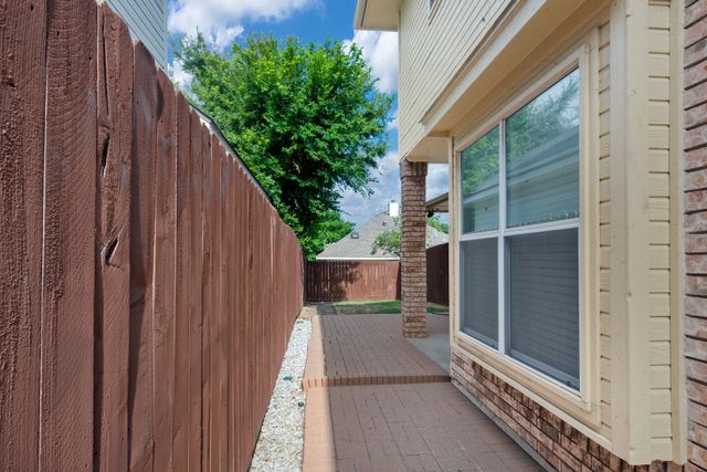 2221 Meadowstone Drive, Carrollton, TX 75006