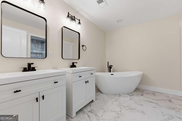 320 Hunnicutt Road SE, Mableton, GA 30126