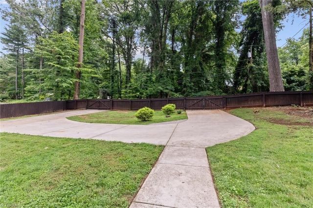 521 Dogwood Circle, High Point, NC 27260