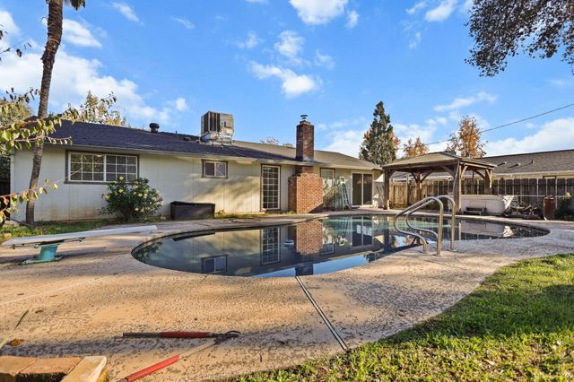 3348 School Street, Redding, CA 96002