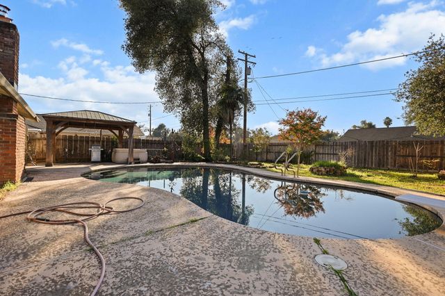 3348 School Street, Redding, CA 96002