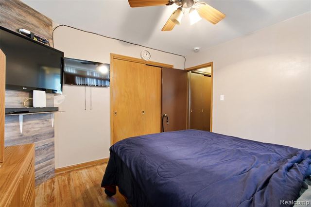 20310 Woodside Street, Harper Woods, MI 48225