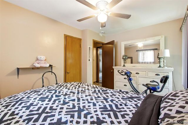 20310 Woodside Street, Harper Woods, MI 48225