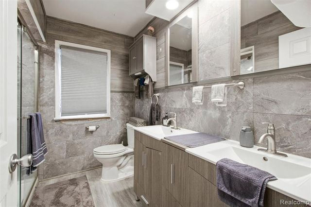20310 Woodside Street, Harper Woods, MI 48225