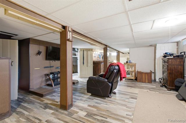 20310 Woodside Street, Harper Woods, MI 48225