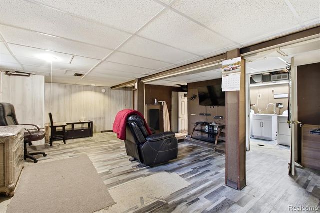 20310 Woodside Street, Harper Woods, MI 48225