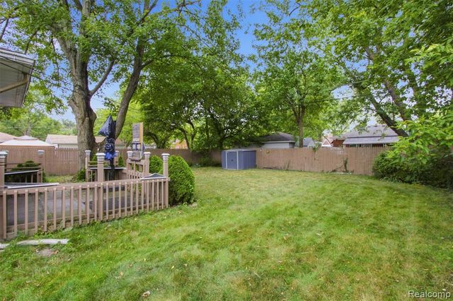 20310 Woodside Street, Harper Woods, MI 48225