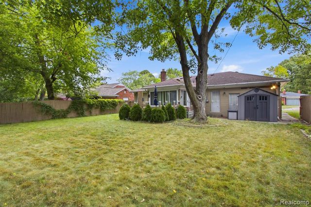 20310 Woodside Street, Harper Woods, MI 48225