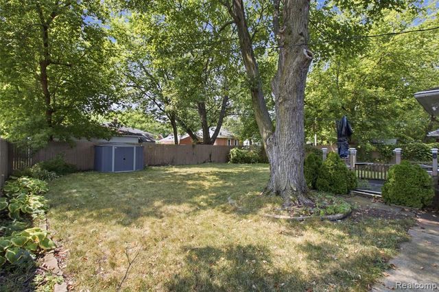 20310 Woodside Street, Harper Woods, MI 48225