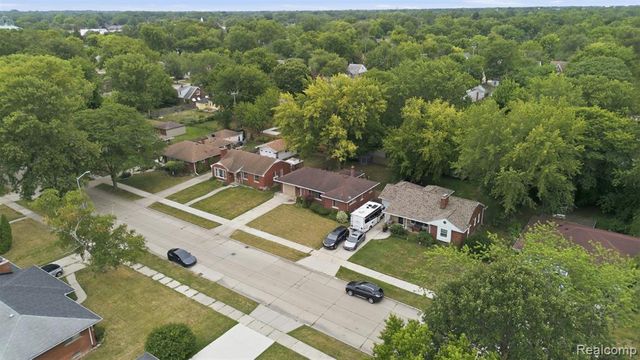 20310 Woodside Street, Harper Woods, MI 48225