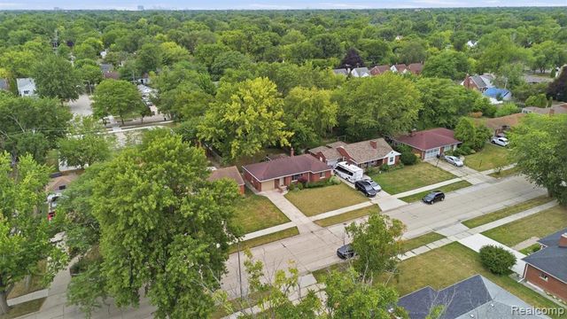 20310 Woodside Street, Harper Woods, MI 48225