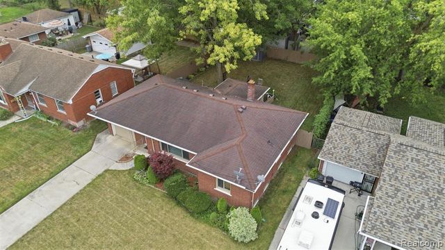 20310 Woodside Street, Harper Woods, MI 48225