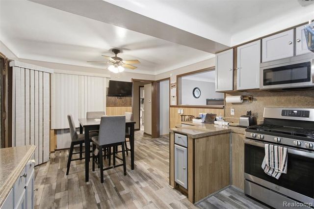 20310 Woodside Street, Harper Woods, MI 48225