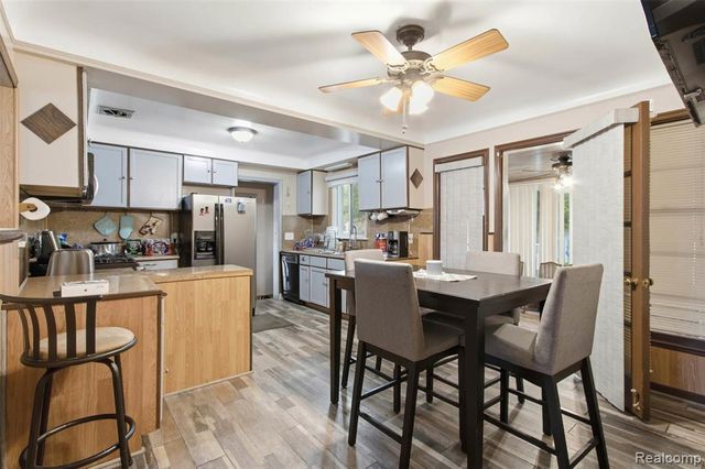 20310 Woodside Street, Harper Woods, MI 48225