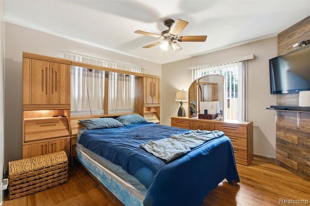 20310 Woodside Street, Harper Woods, MI 48225