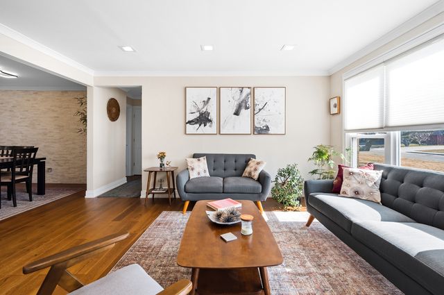 7830 W CARMEN Avenue, Norridge, IL 60706