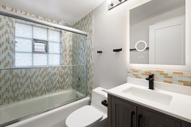 7830 W CARMEN Avenue, Norridge, IL 60706