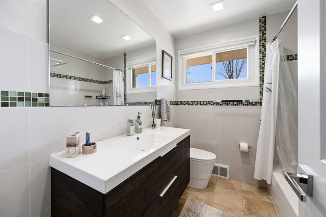 7830 W CARMEN Avenue, Norridge, IL 60706