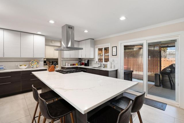 7830 W CARMEN Avenue, Norridge, IL 60706