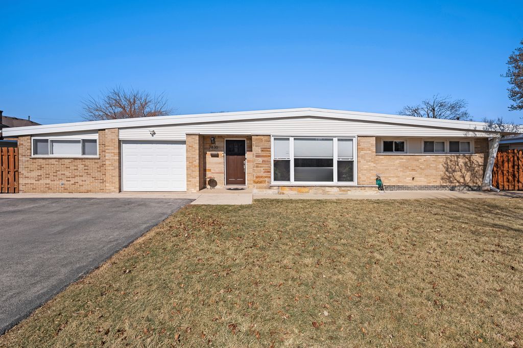 7830 W CARMEN Avenue, Norridge, IL 60706