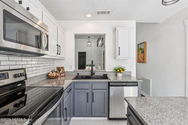 3016 MYSTIC FALLS Drive, Jacksonville, FL 32224