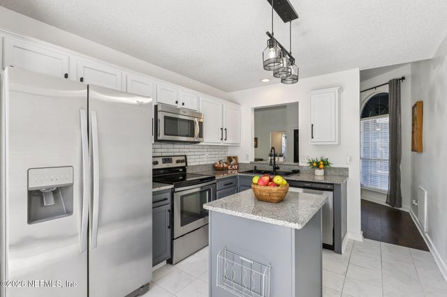 3016 MYSTIC FALLS Drive, Jacksonville, FL 32224