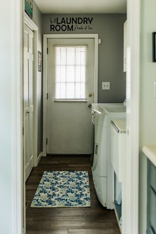 1521 W 4th Street, Hobart, IN 46342