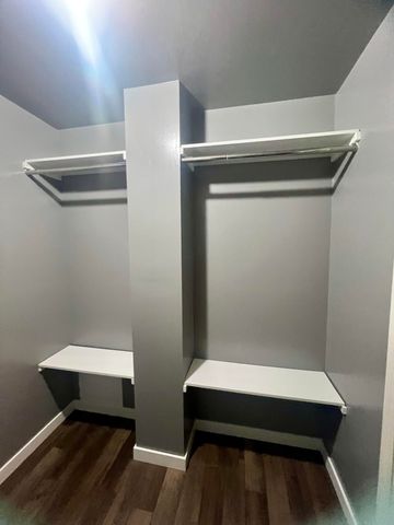 1521 W 4th Street, Hobart, IN 46342