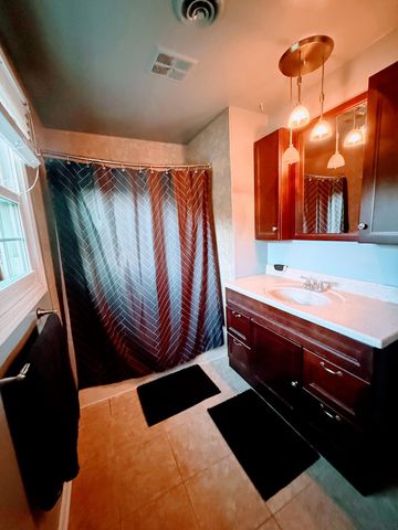 1521 W 4th Street, Hobart, IN 46342