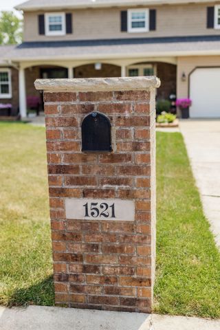 1521 W 4th Street, Hobart, IN 46342