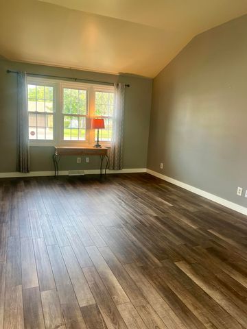 1521 W 4th Street, Hobart, IN 46342