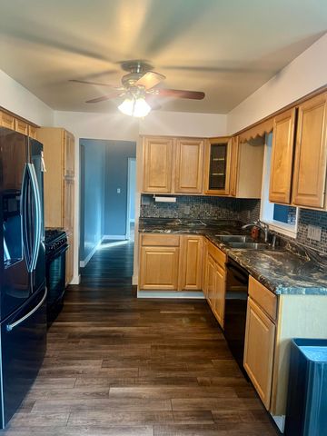 1521 W 4th Street, Hobart, IN 46342